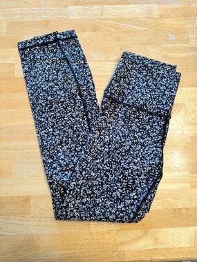 Lululemon leggings size 4